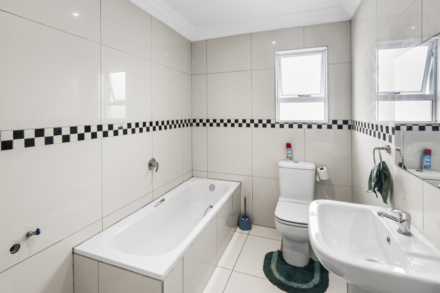 3 Bedroom Property for Sale in Cambridge Eastern Cape